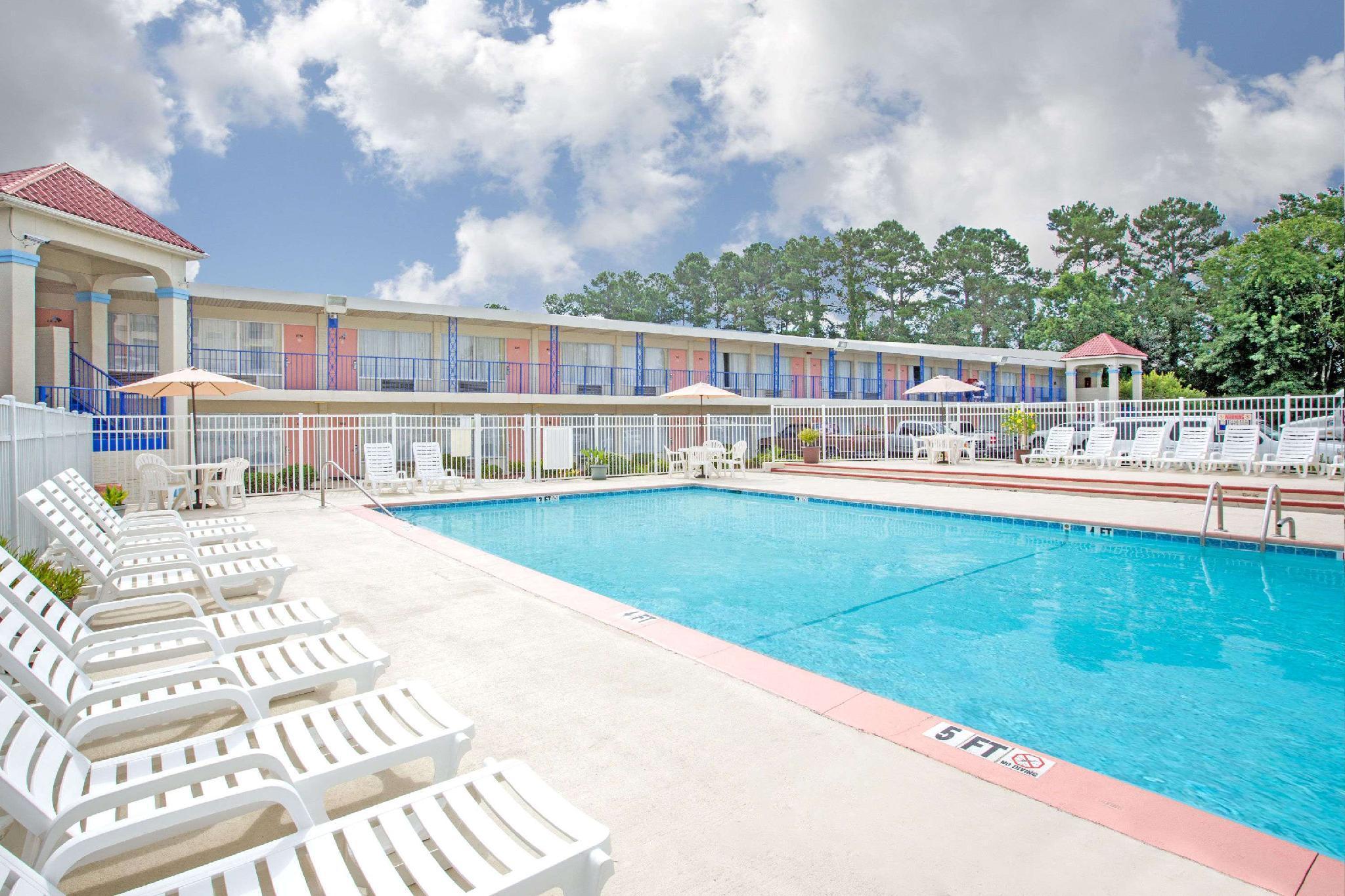 Days Inn By Wyndham Wilmington / University Екстериор снимка