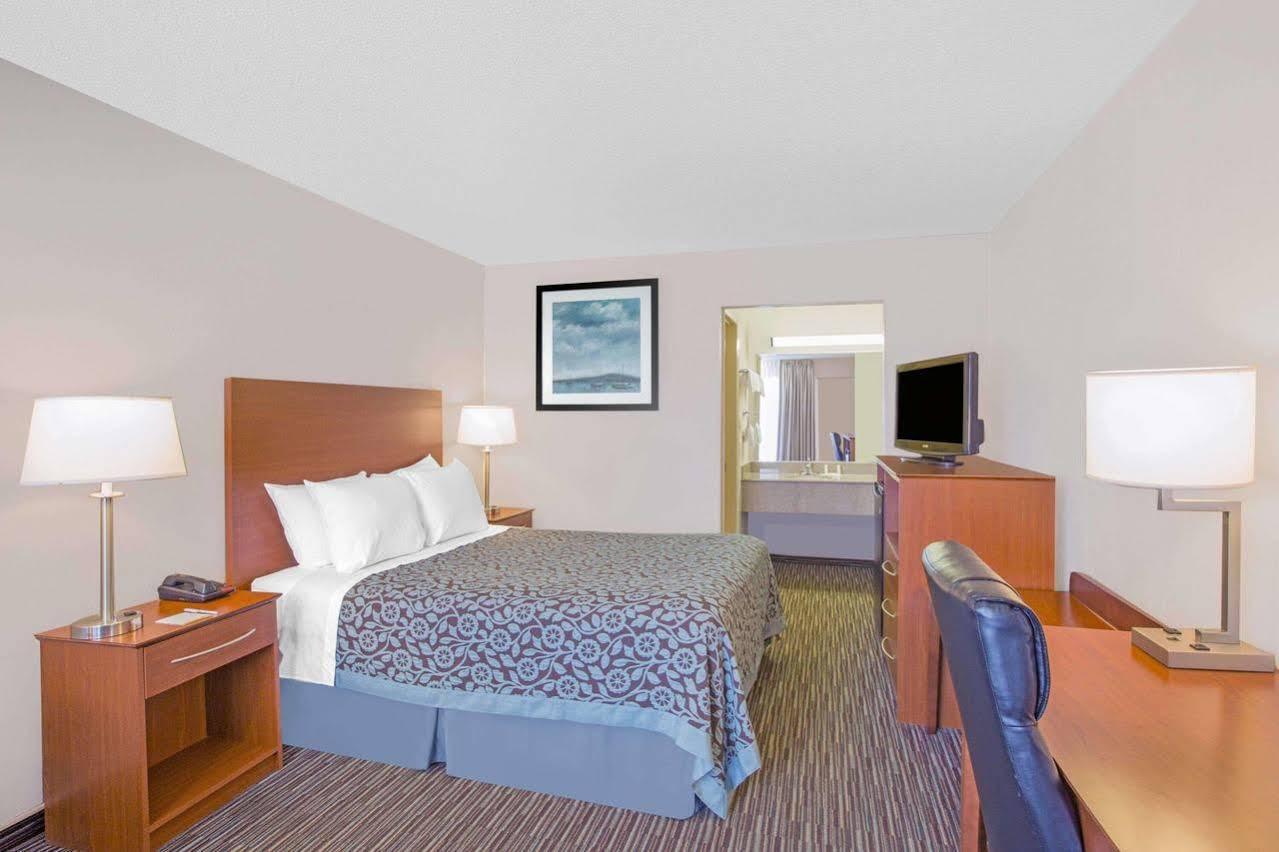 Days Inn By Wyndham Wilmington / University Екстериор снимка